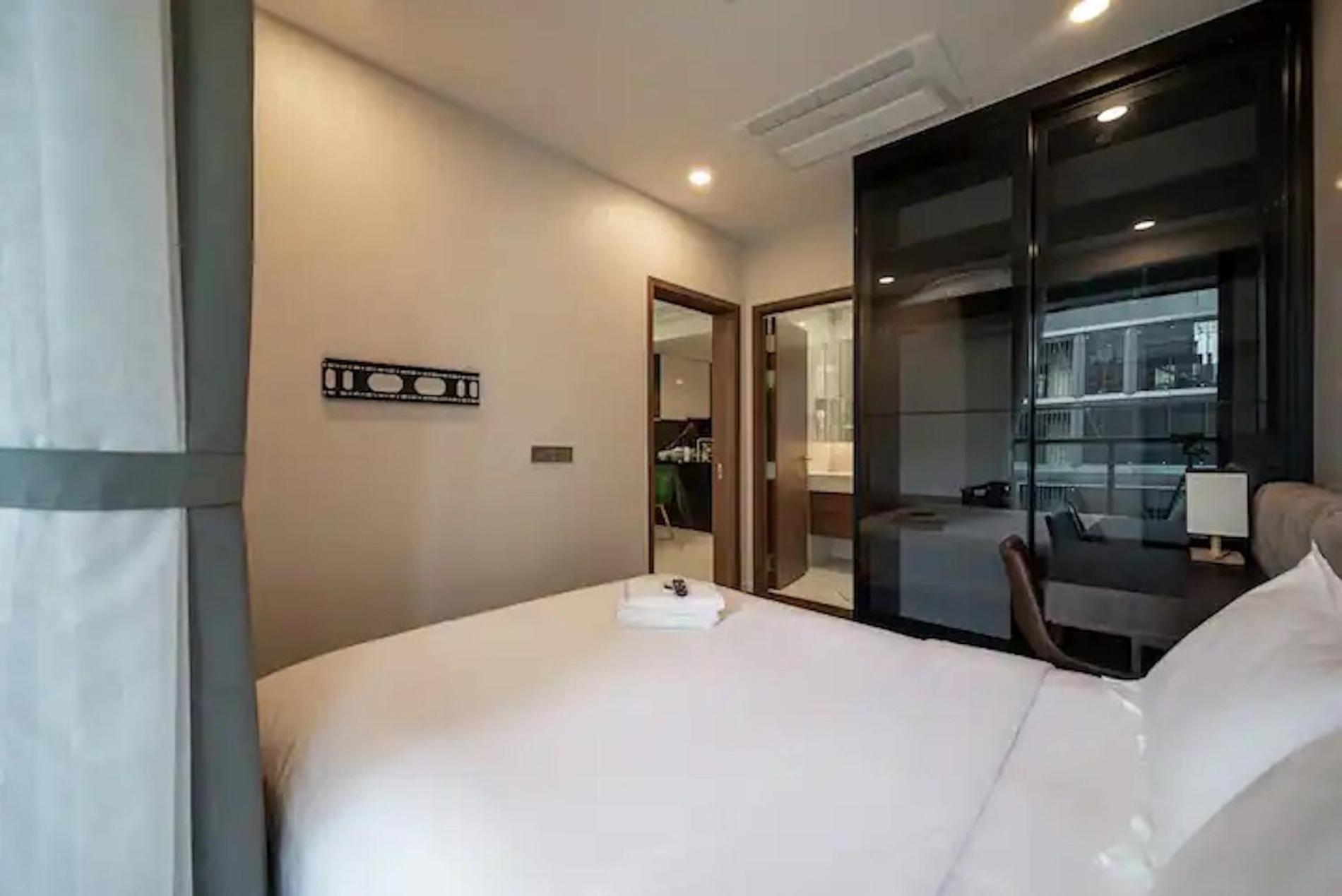 The Metropole -Complex "Opera, Crest, Galleria " -Free Pool-Gym-Sauna Room-Yoga Room Ho Chi Minh City Exterior photo